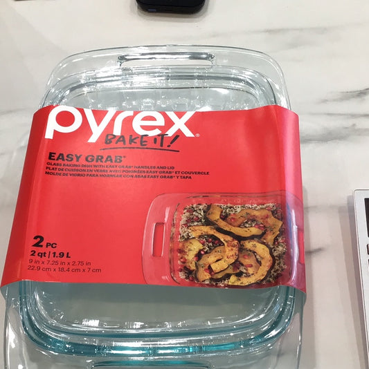 Pyrex 2 qt Bake It