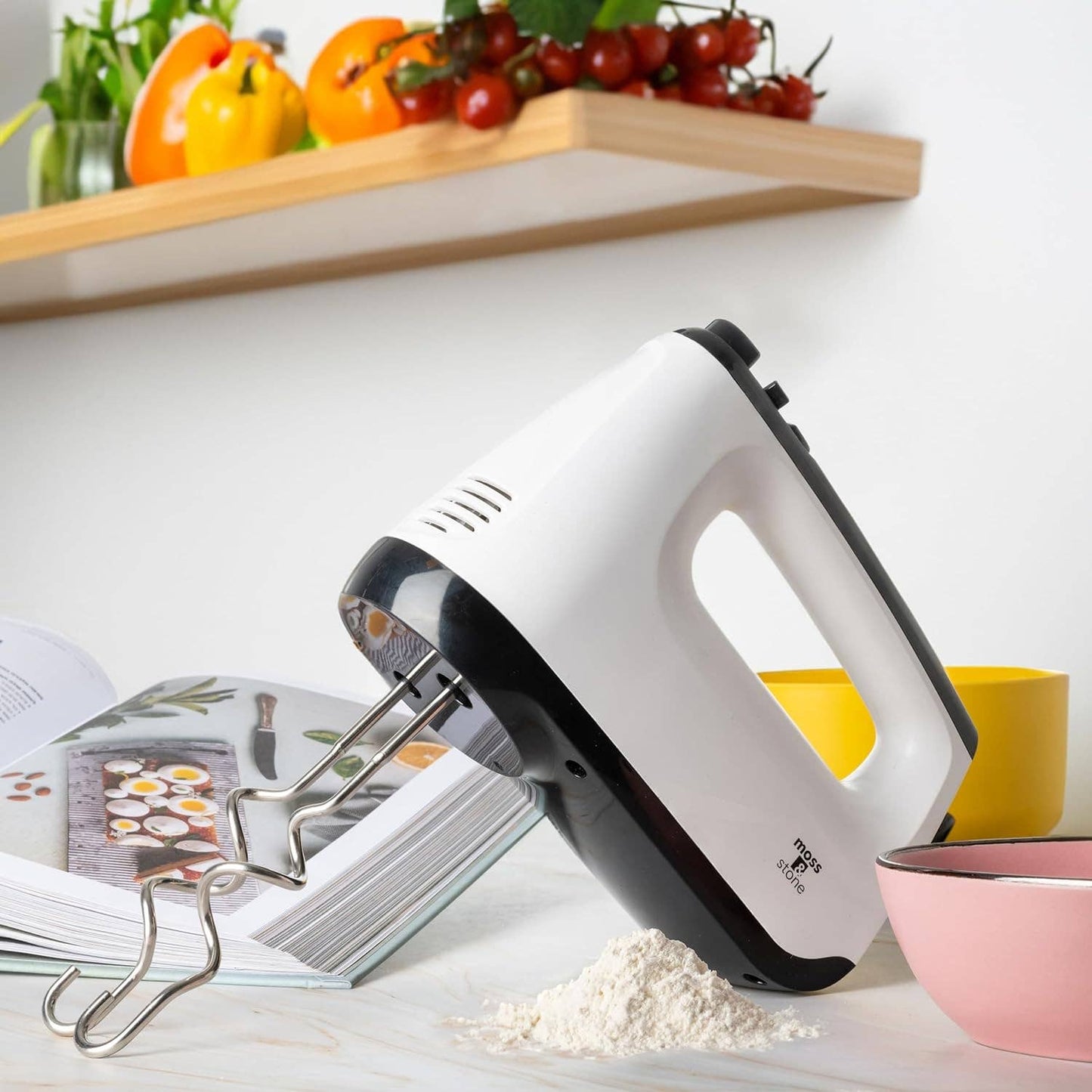 White Hand Mixer With Snap-On Storage Case, 6 Speed Hand Mixer Electric, 250w Power handheld Mixer for Baking Cake Egg Cream Food Beater, & 4 Stainless Steel Accessories