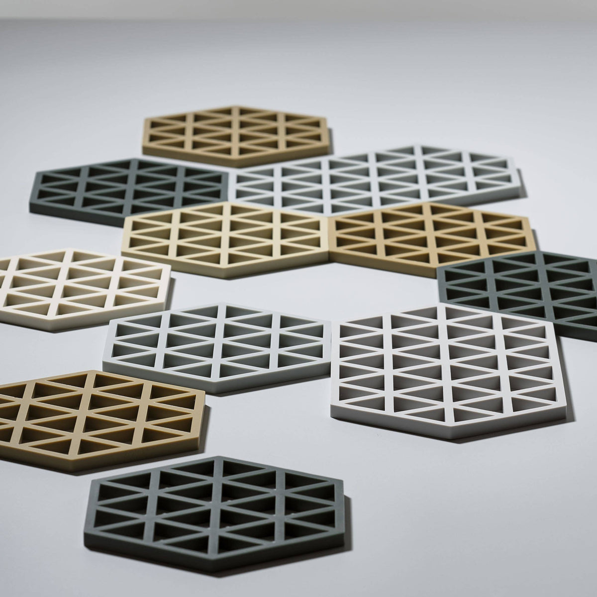 Trivet / Hexagon: Warm Grey / Large